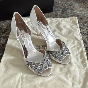 Candance Embellished d'Orsay Pumps
Size 7.5 worn once